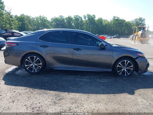 2018 TOYOTA CAMRY SE 13