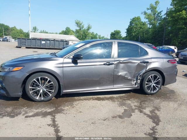 2018 TOYOTA CAMRY SE 14