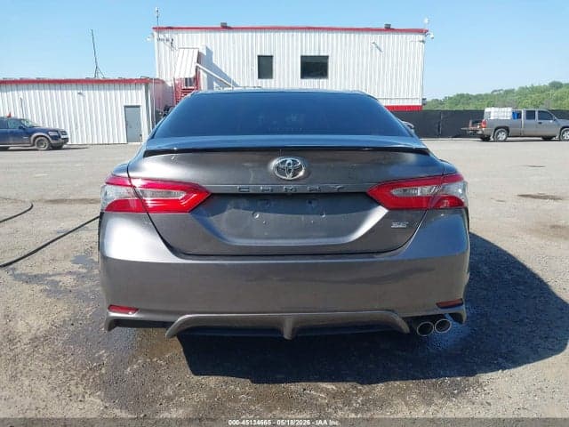 2018 TOYOTA CAMRY SE 16