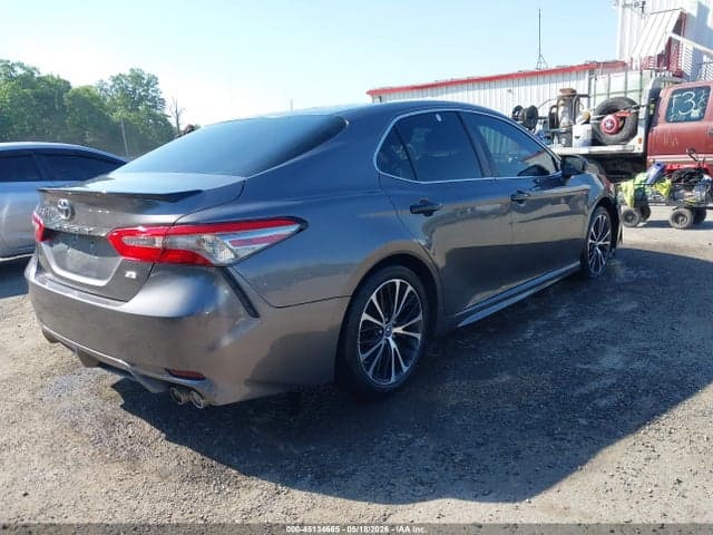 2018 TOYOTA CAMRY SE 4