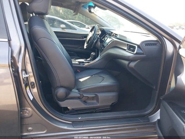 2018 TOYOTA CAMRY SE 5