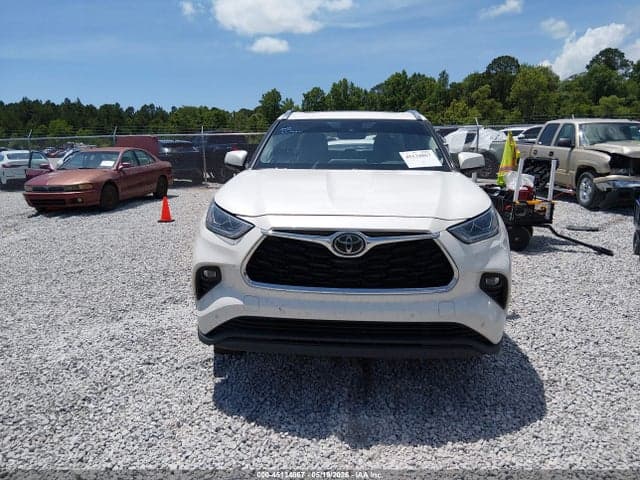 2021 TOYOTA HIGHLANDER LIMITED 13