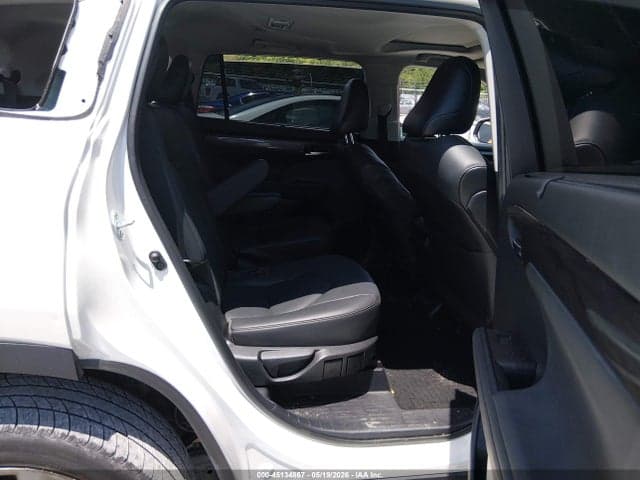 2021 TOYOTA HIGHLANDER LIMITED 8