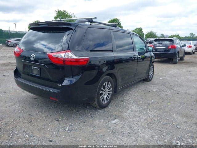 2020 TOYOTA SIENNA XLE 4