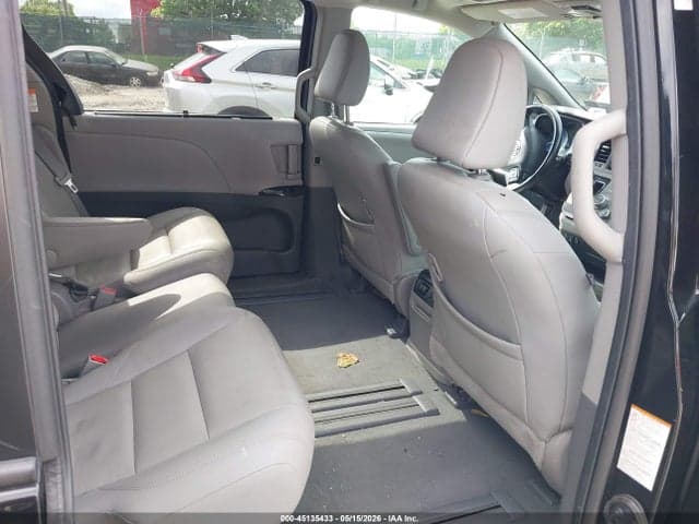 2020 TOYOTA SIENNA XLE 8