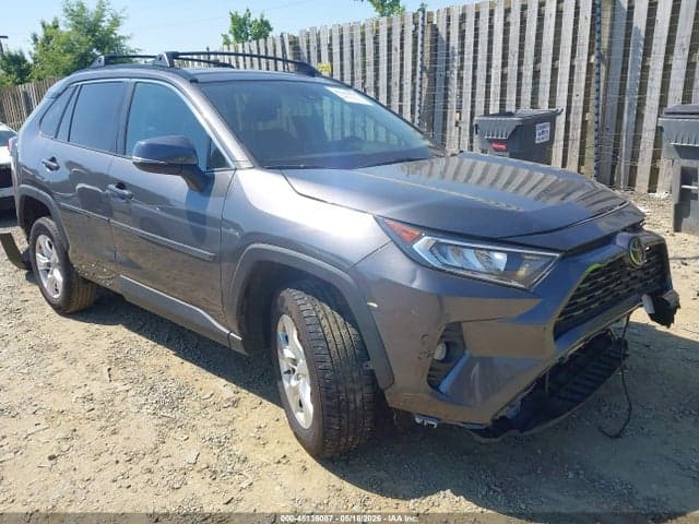 2021 TOYOTA RAV4 XLE 1