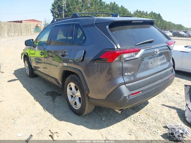 2021 TOYOTA RAV4 XLE 3