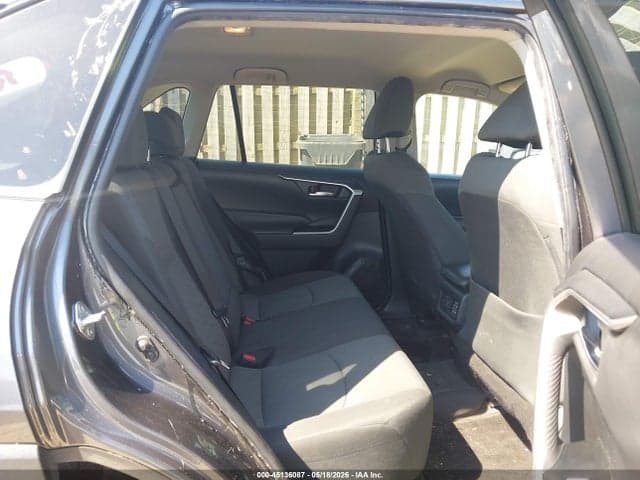 2021 TOYOTA RAV4 XLE 8