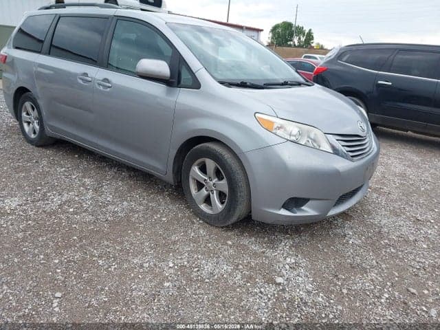 2016 TOYOTA SIENNA LE 8 PASSENGER