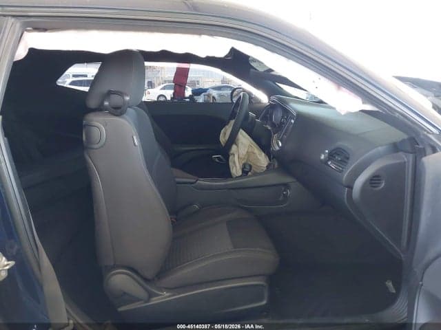 2017 DODGE CHALLENGER SXT 5