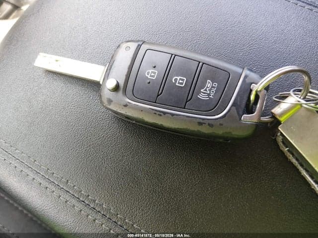 2020 HYUNDAI SANTA FE SE 11