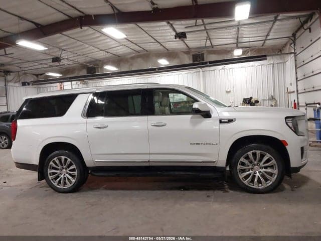 2022 GMC YUKON XL 4WD DENALI 13