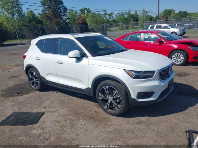 2020 VOLVO XC40 T5