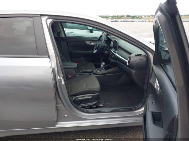 2023 KIA FORTE LXS 5