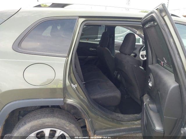 2021 JEEP CHEROKEE LATITUDE FWD 8