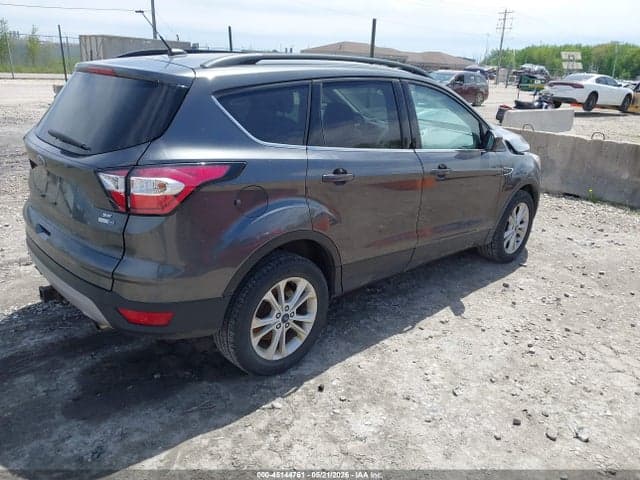2017 FORD ESCAPE SE 4