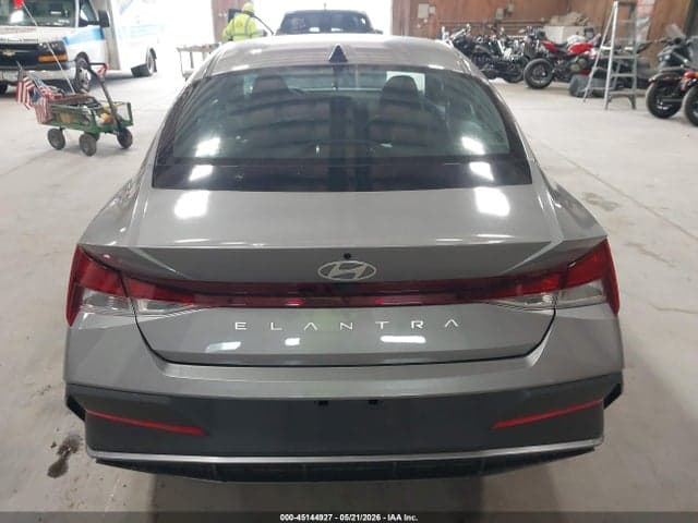 2024 HYUNDAI ELANTRA SE 16