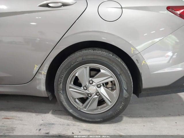2024 HYUNDAI ELANTRA SE 18