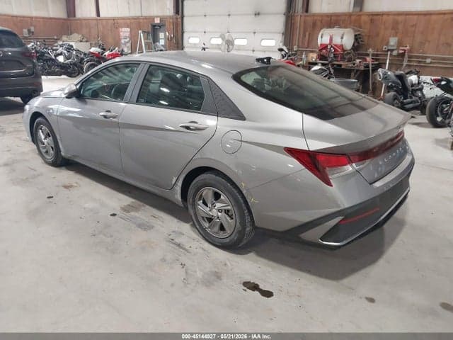 2024 HYUNDAI ELANTRA SE 3