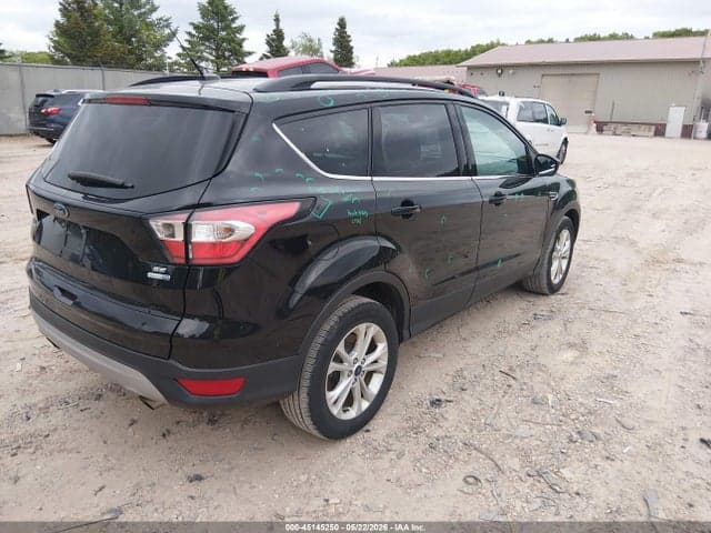2017 FORD ESCAPE SE 4