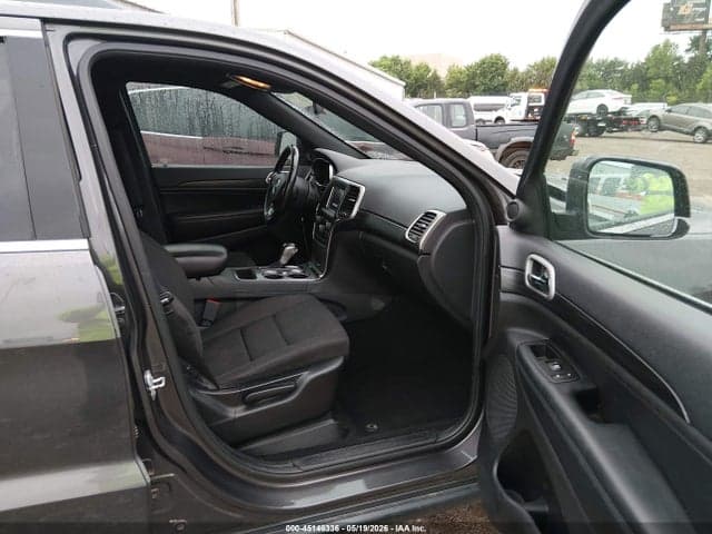 2019 JEEP GRAND CHEROKEE LAREDO E 4X2 5