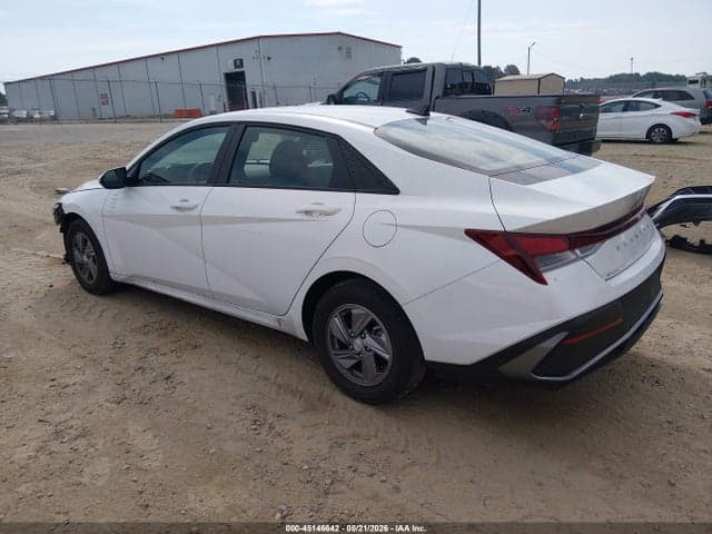 2025 HYUNDAI ELANTRA SE 3