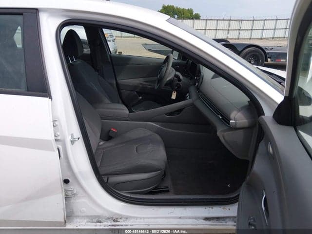 2025 HYUNDAI ELANTRA SE 5