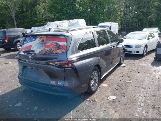 2025 TOYOTA SIENNA LE 4