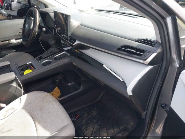 2025 TOYOTA SIENNA LE 5