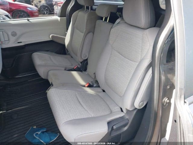 2025 TOYOTA SIENNA LE 8