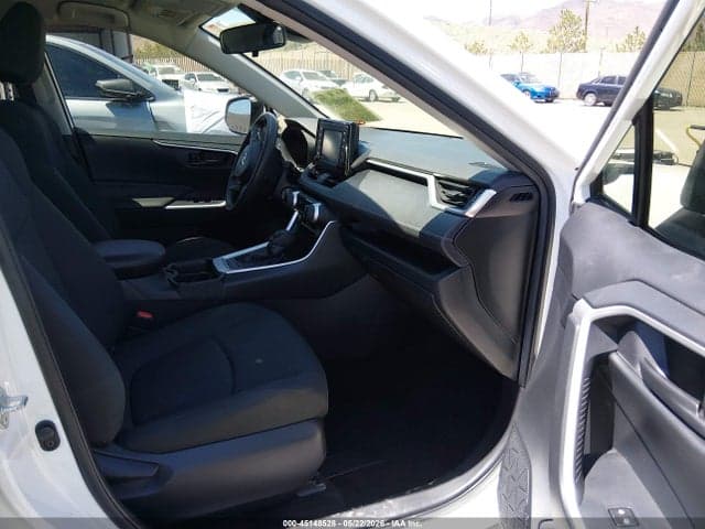 2019 TOYOTA RAV4 LE 5