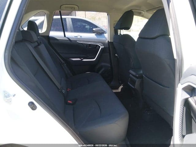 2019 TOYOTA RAV4 LE 8