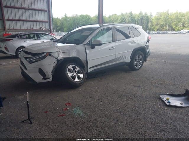 2022 TOYOTA RAV4 XLE 2
