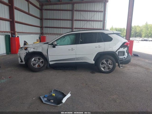2022 TOYOTA RAV4 XLE 14