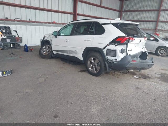 2022 TOYOTA RAV4 XLE 3