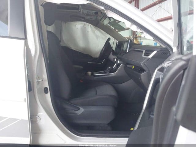 2022 TOYOTA RAV4 XLE 5