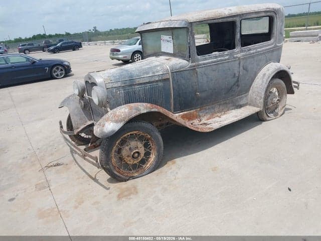 1930 FORD TUDOR 2