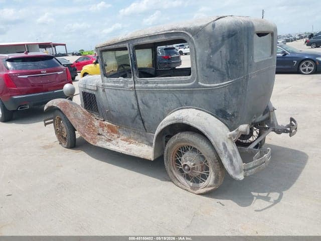 1930 FORD TUDOR 3