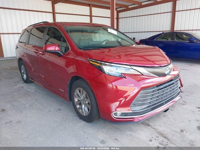2021 TOYOTA SIENNA XLE 1