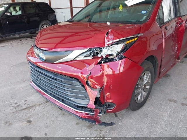 2021 TOYOTA SIENNA XLE 6