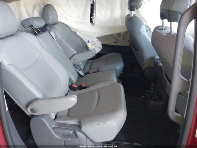 2021 TOYOTA SIENNA XLE 8