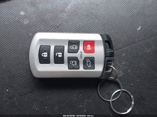 2017 TOYOTA SIENNA XLE 8 PASSENGER 11