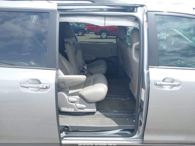 2017 TOYOTA SIENNA XLE 8 PASSENGER 8