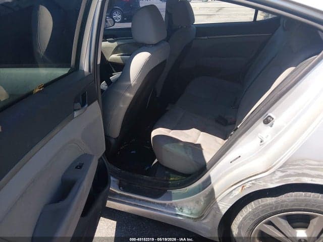 2017 HYUNDAI ELANTRA SE 8