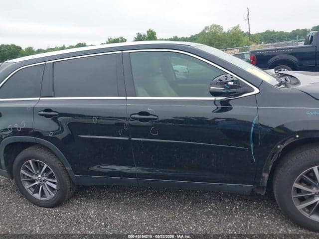 2019 TOYOTA HIGHLANDER XLE 13