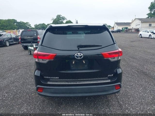 2019 TOYOTA HIGHLANDER XLE 16