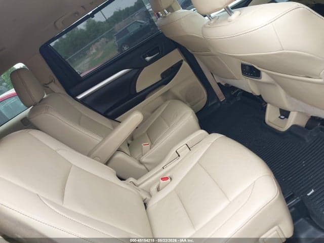 2019 TOYOTA HIGHLANDER XLE 8