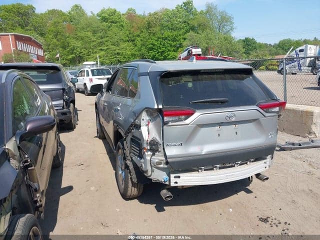2020 TOYOTA RAV4 XLE 3