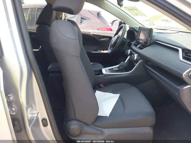 2020 TOYOTA RAV4 XLE 5