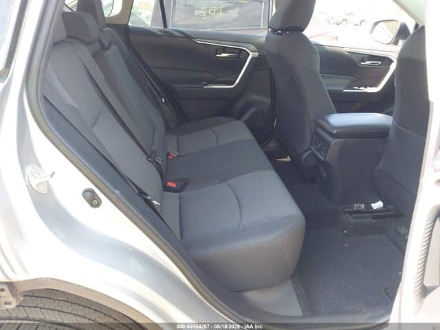 2020 TOYOTA RAV4 XLE 8